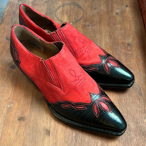 Nine West Shoes - Vintage Nine West Western Ankle Booties - Red and Black